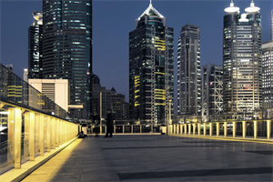 How can small and medium-sized enterprises respond to the regulatory challenges in Shanghai？